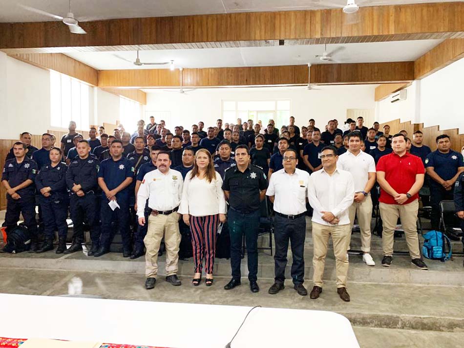 Capacitan con cursos de inglés a policías municipales y elementos de protección civil de Tapachula