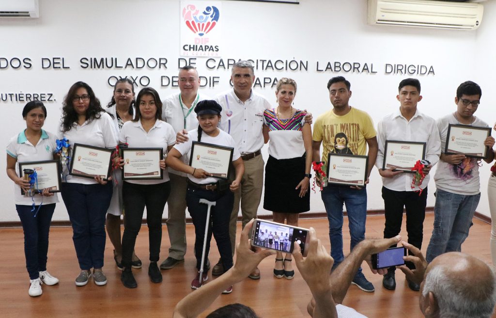 Impulsa DIF Chiapas formación laboral de personas con discapacidad y adultos mayores