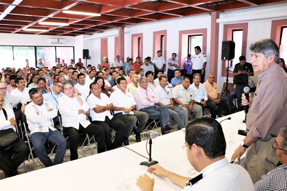 Autoridades de Tuxtla Gutiérrez sostienen importante reunión con transportistas por tema migratorio