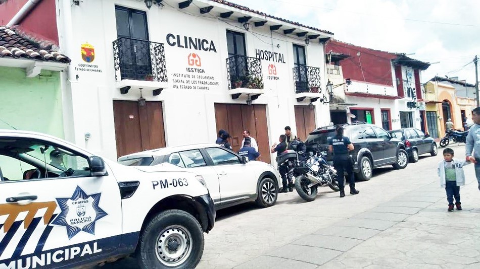 Directora del Issstech suspende servicios de la clínica en San Cristóbal