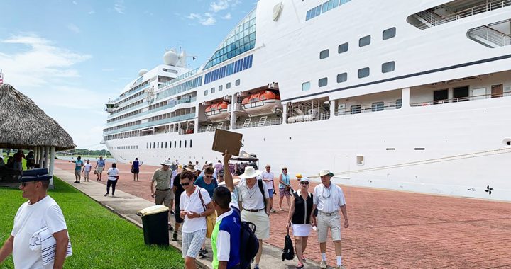 Puerto Chiapas recibe al crucero Seabourn Sojourn con 870 personas a bordo