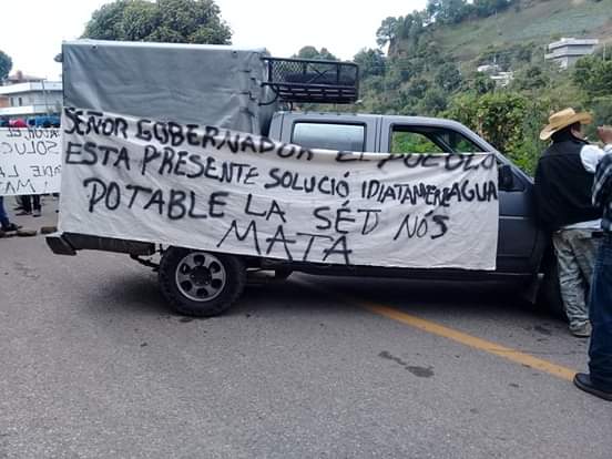 Habitantes de Rincón Chamula bloquean carretera por falta de obras