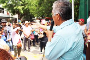 Estudiantes piden recontratación de docentes en escuelas de varios municipios