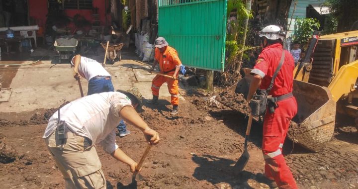 Protección Civil Municipal continúa con la remoción de escombros y apoyo a la población afectada por las lluvias