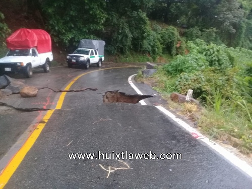 Se colapsa carretera a la piedra de Huixtla