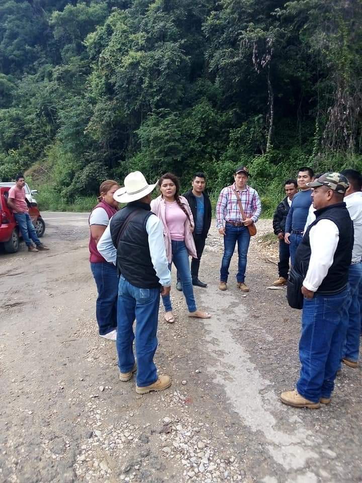 Alcaldes de Simojovel y San Andrés Duraznal acuerdan rehabilitar carretera estatal