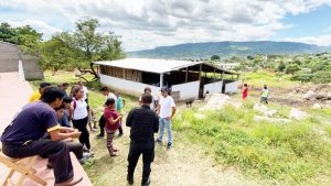 Amenazan con incendiar escuela aún con alumnos adentro