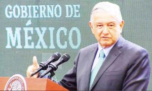 AMLO fustiga cambios a revocación de mandato; la oposición es bien antidemocrática, dice