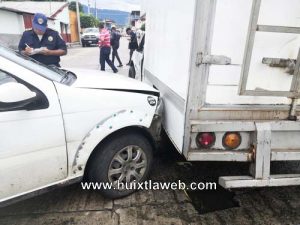 Choca carro de Minsa en Huixtla