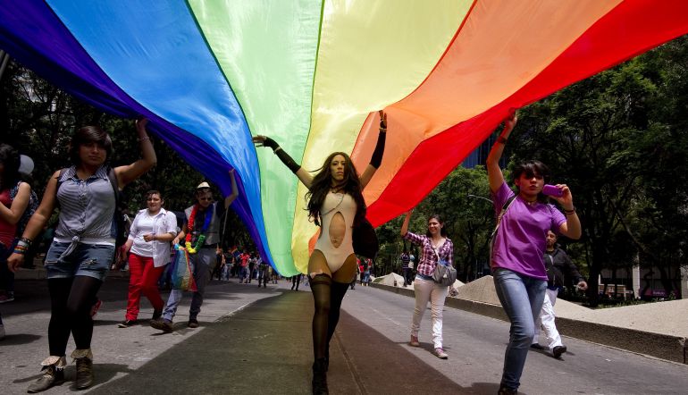 Congreso de NL avala que médicos nieguen servicios a comunidad LGBTTTI