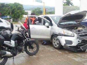 Cuatro lesionados en choque de colectivo