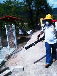 En el Bosque combaten el Dengue con agua podrida