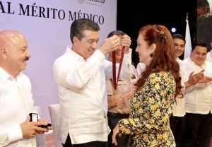 Medalla al Mérito Médico reconoce vocación y corazón en el cuidado de la salud Rutilio Escandón