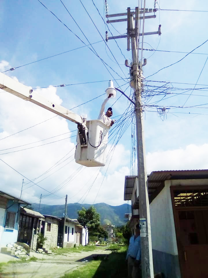 Más seguridad para ciudadanos con mejor iluminación en Chiapa de Corzo