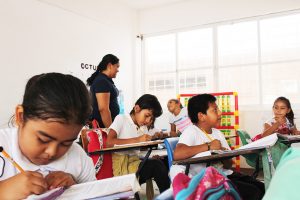 Por pertenecer a la organización Antorchista niegan a niños acceso a la educación 