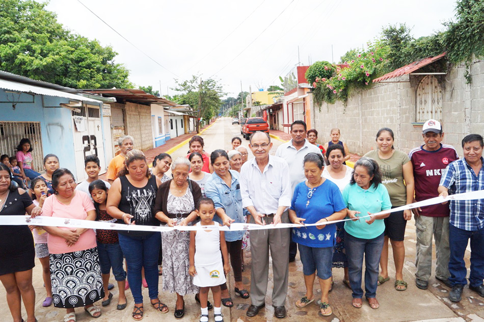 El Presidente Municipal entrega obras concluídas e inicia otras en beneficio de los tapachultecos