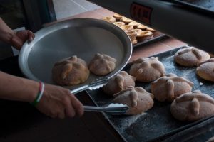 El sangriento ritual detrás del ancestral pan de muerto