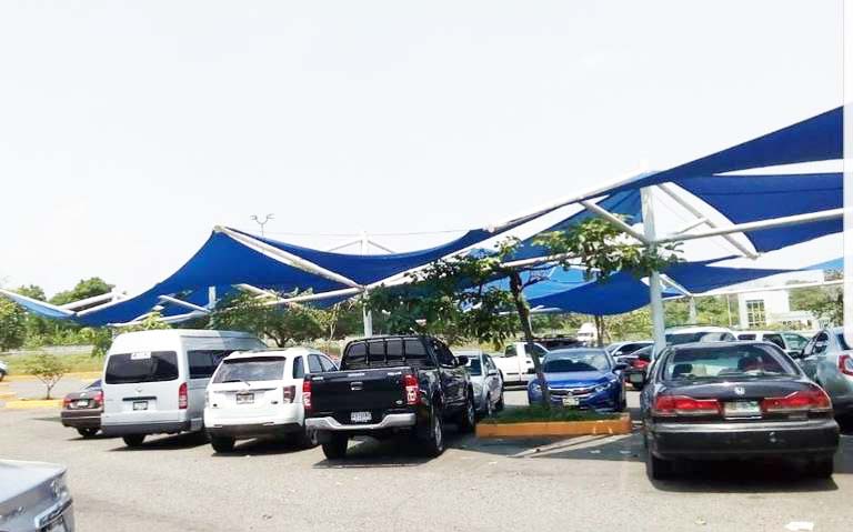 Se roban vehículo en estacionamiento de plaza comercial en Tapachula