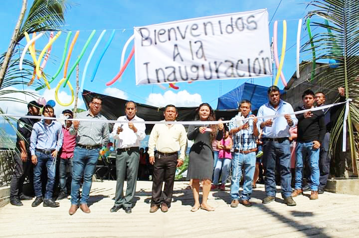 Alcaldesa de Simojovel entrega obras de drenaje sanitario y pavimentación 