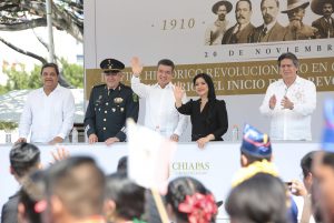 Atestigua Rutilio Escandón desfile del CIX Aniversario de la Revolución Mexicana