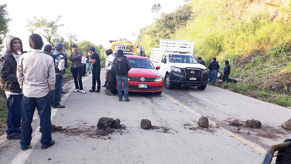 Bloquean carretera estatal El Bosque – Puerto Cate por falta del COPLADEM