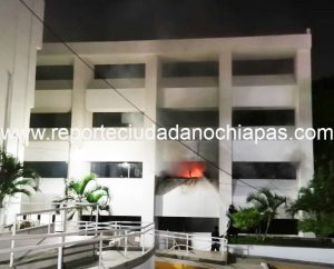 Con bombas molotov incendian oficinas de la SEF en Tuxtla