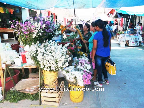 En Huixtla caen las ventas de flor por crisis en la región