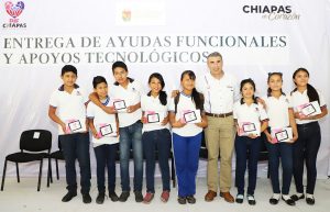 Entrega DIF Chiapas ayudas funcionales y tabletas en las regiones Maya y Selva