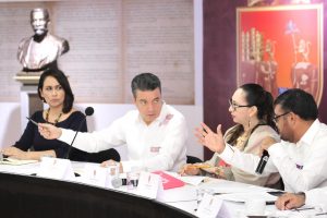 Llama Rutilio Escandón a sus colaboradores a seguir actuando con transparencia y sin simulaciones