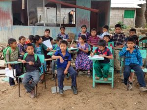 Mantiene INIFECH en la intemperie a niños de primaria