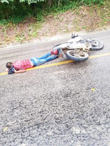 Motociclista sufre accidente vial