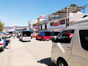 Protestan transportistas por posible reubicación de terminales