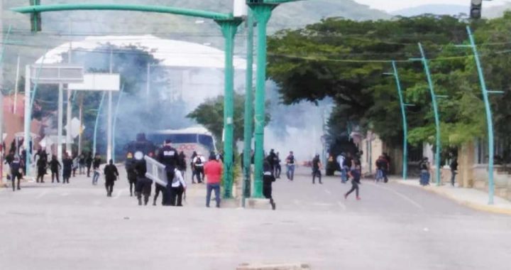 SSyPC dispersó manifestación de normalistas en Tuxtla Gutiérrez