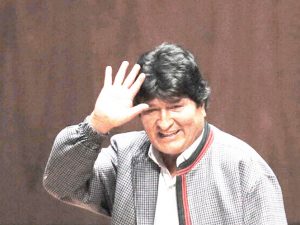 Evo Morales viaja a Cuba; buscaría instalarse en Argentina