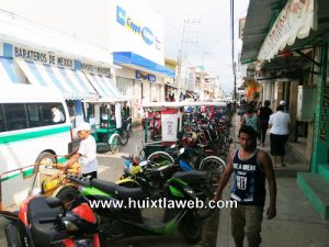 Golpean a cliente en tienda comercial de Huixtla por unas luces navideñas defectuosas