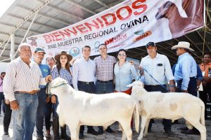 Ratifica Rutilio Escandón compromiso de apoyar a ganaderos chiapanecos
