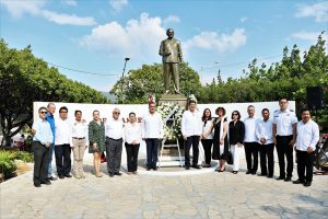 Realiza Ayuntamiento de Tuxtla homenaje al Dr. Manuel Velasco Suárez en su XVIII Aniversario Luctuoso