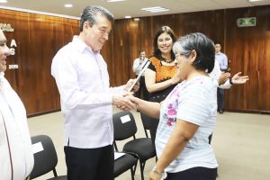 Rutilio Escandón entrega nombramientos de basificación a personal del Cecyte Chiapas
