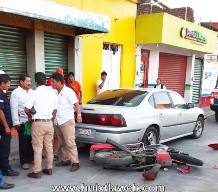 Se accidenta motociclista en el centro de Huixtla