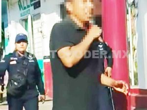 Se corta la yugular en presencia de policías