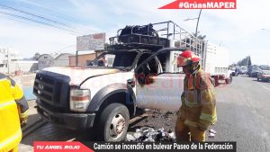 Se incendia camión con toneladas de ropa