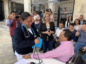 Se lleva a cabo caravana de la salud en el Congreso del Estado