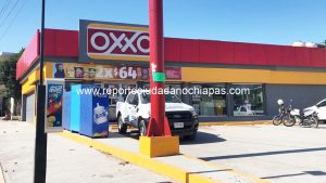 Sujetos asaltan Oxxo de la Potinaspak, se llevan 4 mil pesos en efectivo y dos celulares de clientes