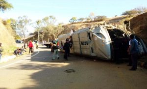 Vuelca autobús en Oaxaca; preliminar, más de 40 heridos