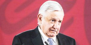 AMLO dice que se busca que haya una sana relación entre FGR y UIF