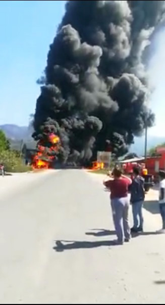 Atacan puesto de huachicol en Villa las Rosas