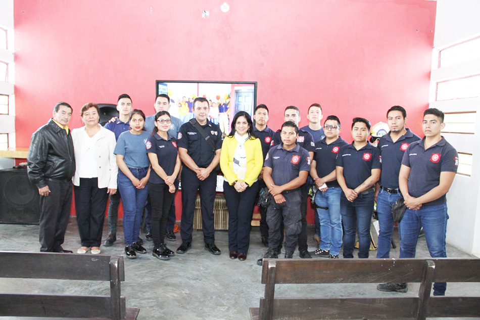 Bomberos reconocen al Congreso por presupuesto asignado