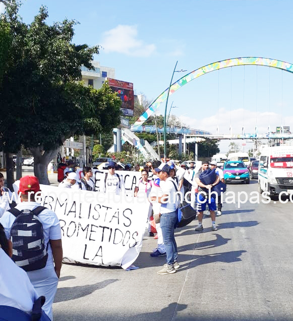Egresados de la ENLEF piden plazas