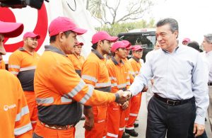 Encabeza Rutilio Escandón banderazo de salida a nuevas unidades de recolección de residuos en Tuxtla