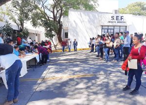 Entrega SEF órdenes de comisión a personal que participó en la cadena de cambios y ascensos de Educación Primaria